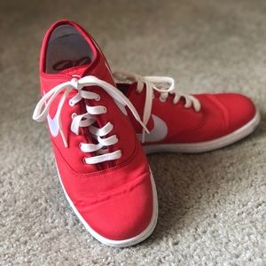 Orange red Nike kicks - size 8